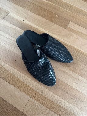Universal Thread Black Woven Pointed-Toe Slip-On Mules